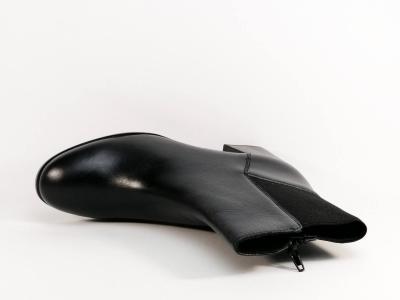 Bottine femme GALERIES LAFAYETTE muriel à pas cher en destockage cuir noir souple et talon