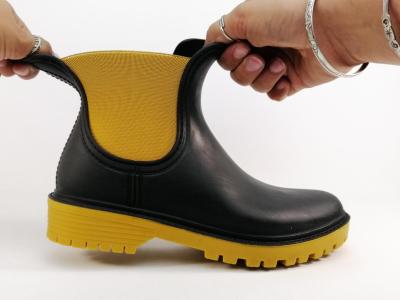 Bottine de pluie femme originale chic et confortable MORAN'S xadoue pvc noir jaune à pas cher