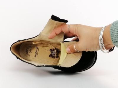 Chaussure femme pieds sensibles confortable à velcro semelle cuir SWEET'R damila noir à pas cher