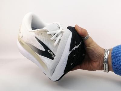 Chaussure running homme destockage BROOKS ghost 16 blanc confortable à pas cher